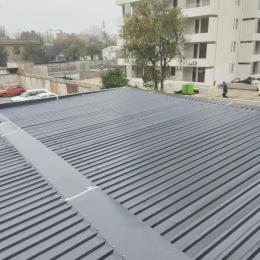 Fabricaci&oacute;n e instalaci&oacute;n cubierta y hojalater&iacute;a constructora Pocuro.